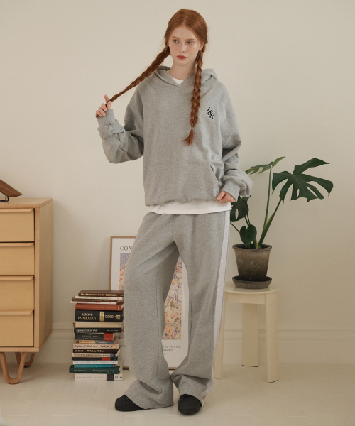 LOSSYROW（ロッシロー）の「Wide-coloured track pants Gray（スウェットパンツ・レディース・グレー・FREE）」の3枚目の写真
