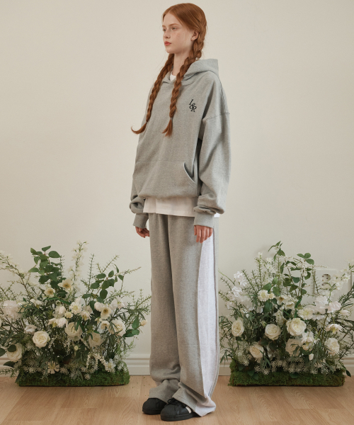 LOSSYROW（ロッシロー）の「Wide-coloured track pants Gray（スウェットパンツ・レディース・グレー・FREE）」の4枚目の写真