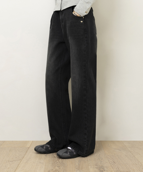 EUGGEN(ユジェン)の「ウォッシュドブーツカットデニムパンツ_ブラック(デニムパンツ・レディース・その他・SMALL/MEDIUM/LARGE)」の1枚目の写真