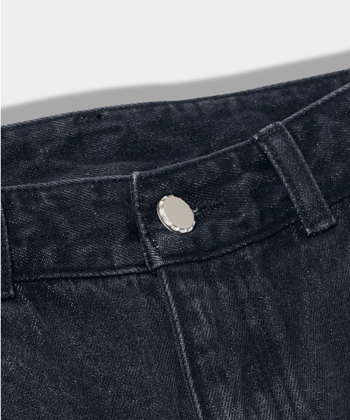 EUGGEN(ユジェン)の「ウォッシュドブーツカットデニムパンツ_ブラック(デニムパンツ・レディース・その他・SMALL/MEDIUM/LARGE)」の4枚目の写真