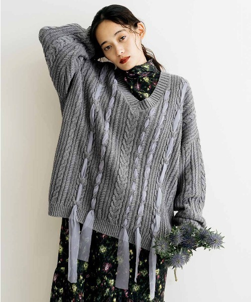 MEDE19F(メデジュウキュウ)の「MEDE19F リボン遣いケーブルニット(ニット/セーター・レディース・ブラック系その他/グレー系その他・LL/L/M)」の1枚目の写真