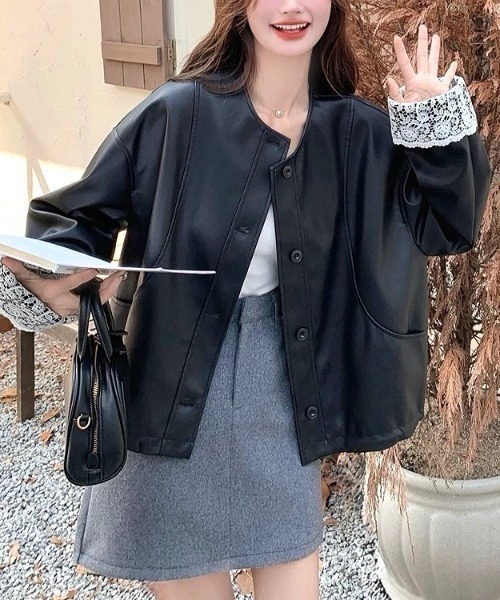 SHEENA（シーナ）の「レースカフスノーカラーフェイクレザージャケット（その他アウター・レディース・ブラック・M）」の2枚目の写真