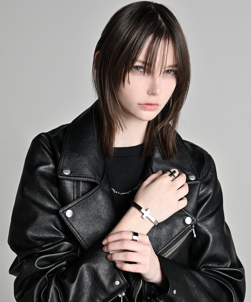 ADRER（アドラー）の「surgical stainless bangle / サージカルステンレス・バングル（バングル/リストバンド・メンズ・シルバー系2/シルバー系1・FREE）」の3枚目の写真