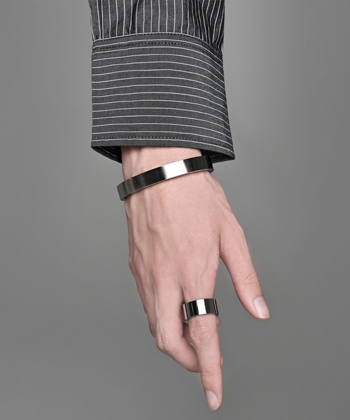 ADRER（アドラー）の「surgical stainless bangle / サージカルステンレス・バングル（バングル/リストバンド・メンズ・シルバー系2/シルバー系1・FREE）」の7枚目の写真