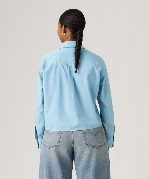 Levi's(リーバイス)の「Levi's/リーバイス クロップド ハーリーシャツ(シャツ/ブラウス・レディース・ブルー・M/S/XS)」の2枚目の写真