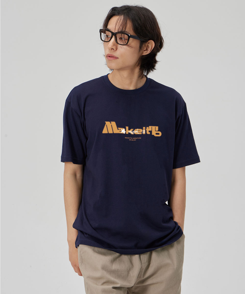 MAKEITTO（メイキット）の「[BOLD LETTERING] CREW NECK TEE_NAVY（Tシャツ/カットソー・メンズ・その他・M/L/XL/XXL）」の2枚目の写真