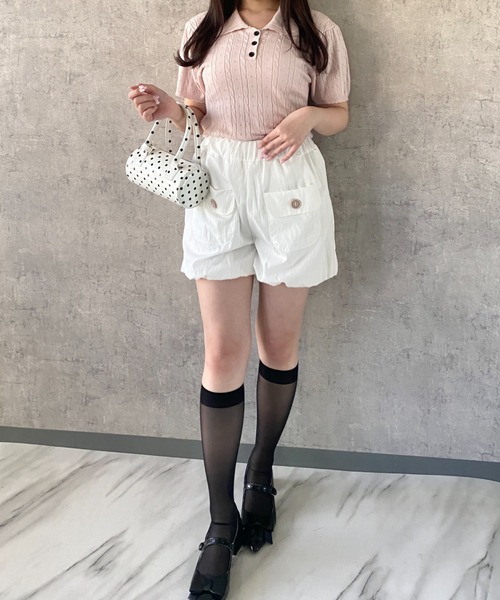 Mejoul（メジュール）の「【2026春夏新作】襟付き配色フリルカラーパフスリーブケーブルポロ半袖ニットトップス（ポロシャツ・レディース・グレー/ピンク/ホワイト・F）」の17枚目の写真