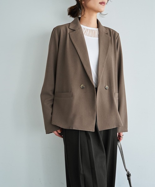 STYLE DELI(スタイルデリ)の「ブラウス生地の背面タックしなやかジャケット(テーラードジャケット・レディース・ライトベージュ/アッシュブラウン・FREE)」の2枚目の写真