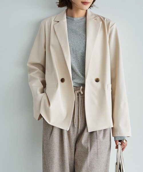 STYLE DELI(スタイルデリ)の「ブラウス生地の背面タックしなやかジャケット(テーラードジャケット・レディース・ライトベージュ/アッシュブラウン・FREE)」の1枚目の写真