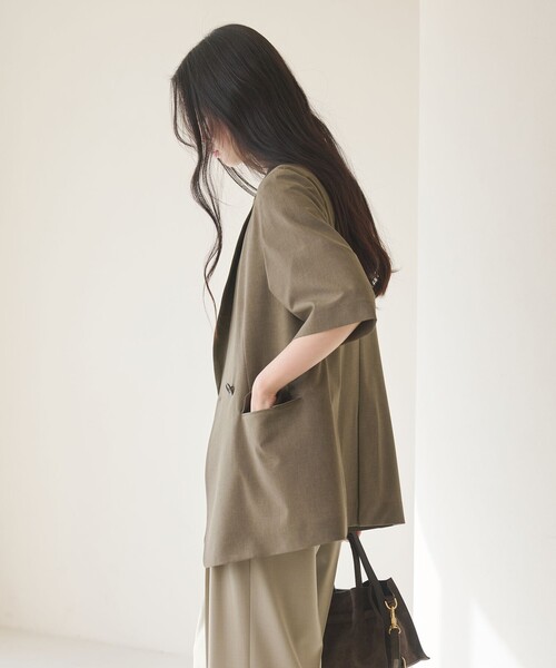 BEAUTY&YOUTH UNITED ARROWS（ビューティーアンドユースユナイテッドアローズ）の「ハーフスリーブ ジャケット 吸水速乾 防シワ（テーラードジャケット・レディース・ダークグレー/ベージュ/モカ・S/M）」の5枚目の写真