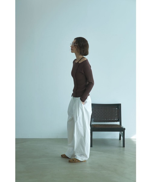 marjour（マージュール）の「SHOULDER CUTOUT RIB KNIT（ニット/セーター・レディース・ブラウン・M）」の21枚目の写真