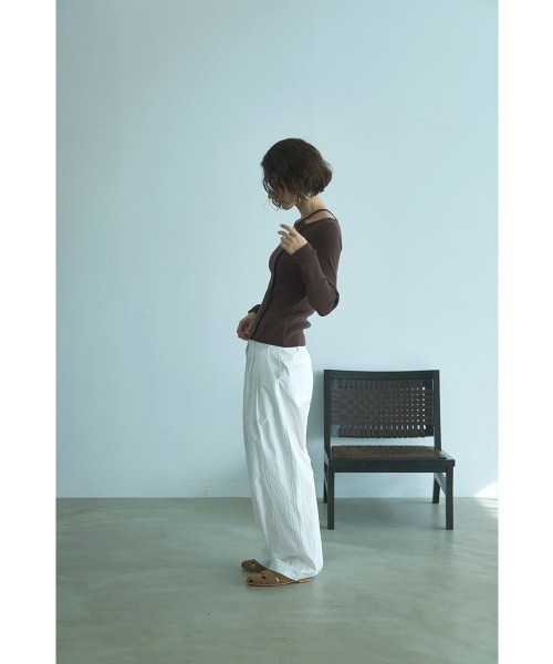 marjour（マージュール）の「SHOULDER CUTOUT RIB KNIT（ニット/セーター・レディース・ブラウン・M）」の22枚目の写真