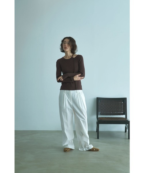marjour（マージュール）の「SHOULDER CUTOUT RIB KNIT（ニット/セーター・レディース・ブラウン・M）」の15枚目の写真