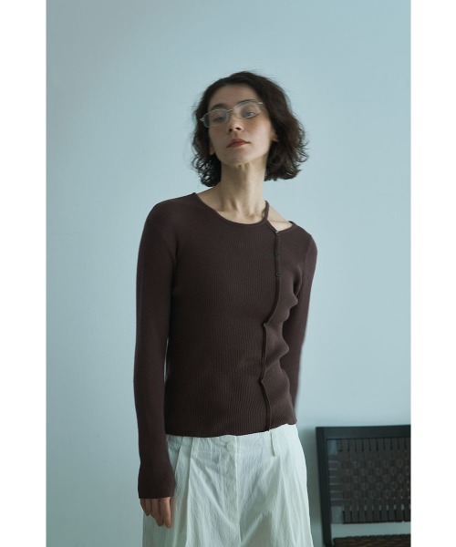 marjour（マージュール）の「SHOULDER CUTOUT RIB KNIT（ニット/セーター・レディース・ブラウン・M）」の16枚目の写真