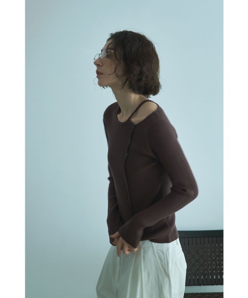 marjour（マージュール）の「SHOULDER CUTOUT RIB KNIT（ニット/セーター・レディース・ブラウン・M）」の18枚目の写真