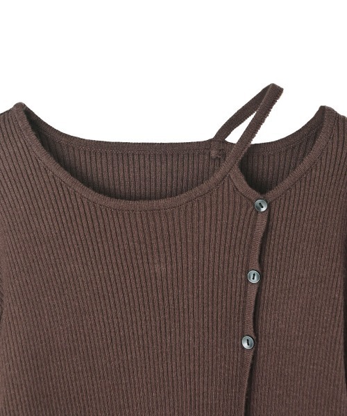 marjour（マージュール）の「SHOULDER CUTOUT RIB KNIT（ニット/セーター・レディース・ブラウン・M）」の2枚目の写真