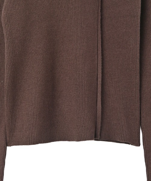marjour（マージュール）の「SHOULDER CUTOUT RIB KNIT（ニット/セーター・レディース・ブラウン・M）」の6枚目の写真