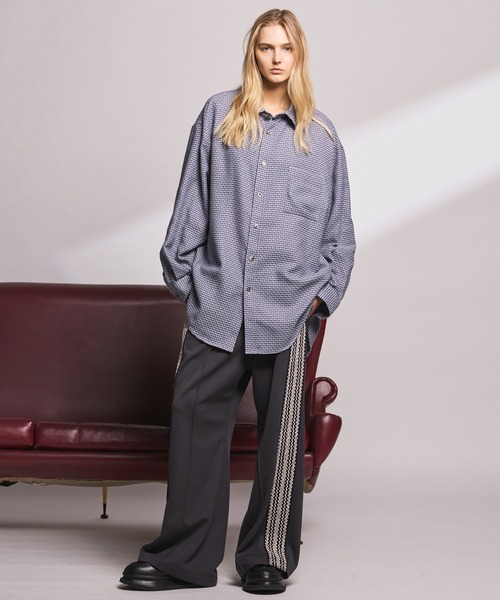 MAISON SPECIAL（メゾンスペシャル）の「《UNISEX》Bright Jersey Sideline One-tuck Prime-Wide Track Pants/ブライトジャージーサイドラインワンタックプライムワイドトラックパンツ【MAISON SPECIAL/メゾンスペシャル】（スウェットパンツ・メンズ・アイボリー/ブラック/グレイッシュベージュ/チャコールグレー/パープル/ピンク・0/1/2）」の7枚目の写真