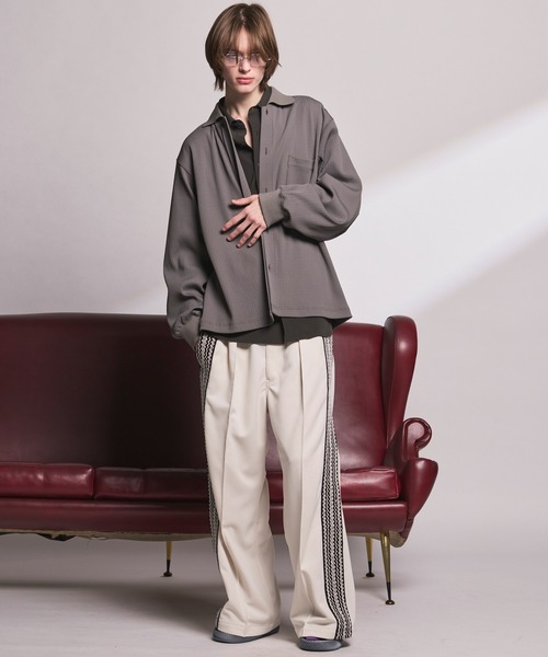 MAISON SPECIAL（メゾンスペシャル）の「《UNISEX》Bright Jersey Sideline One-tuck Prime-Wide Track Pants/ブライトジャージーサイドラインワンタックプライムワイドトラックパンツ【MAISON SPECIAL/メゾンスペシャル】（スウェットパンツ・メンズ・アイボリー/ブラック/グレイッシュベージュ/チャコールグレー/パープル/ピンク・0/1/2）」の13枚目の写真