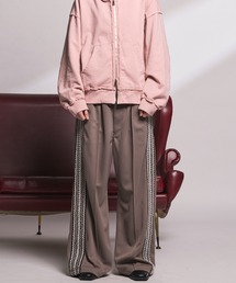 MAISON SPECIAL（メゾンスペシャル）の「《UNISEX》Bright Jersey Sideline One-tuck Prime-Wide Track Pants/ブライトジャージーサイドラインワンタックプライムワイドトラックパンツ【MAISON SPECIAL/メゾンスペシャル】（スウェットパンツ）」