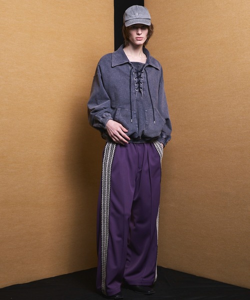 MAISON SPECIAL（メゾンスペシャル）の「《UNISEX》Bright Jersey Sideline One-tuck Prime-Wide Track Pants/ブライトジャージーサイドラインワンタックプライムワイドトラックパンツ【MAISON SPECIAL/メゾンスペシャル】（スウェットパンツ・メンズ・アイボリー/ブラック/グレイッシュベージュ/チャコールグレー/パープル/ピンク・0/1/2）」の16枚目の写真