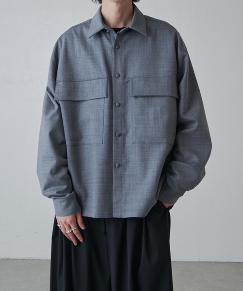 Lui's（ルイス）の「ダブルポケットオーバーシャツブルゾン（シャツ/ブラウス・メンズ・グレー/ブラック・M/S）」の2枚目の写真