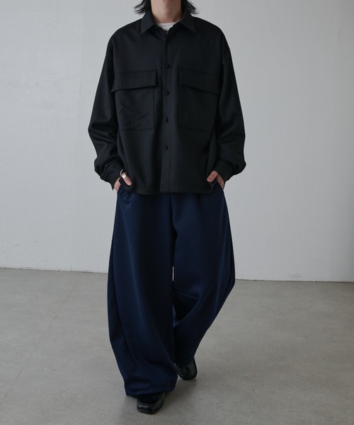 Lui's（ルイス）の「ダブルポケットオーバーシャツブルゾン（シャツ/ブラウス・メンズ・グレー/ブラック・M/S）」の6枚目の写真