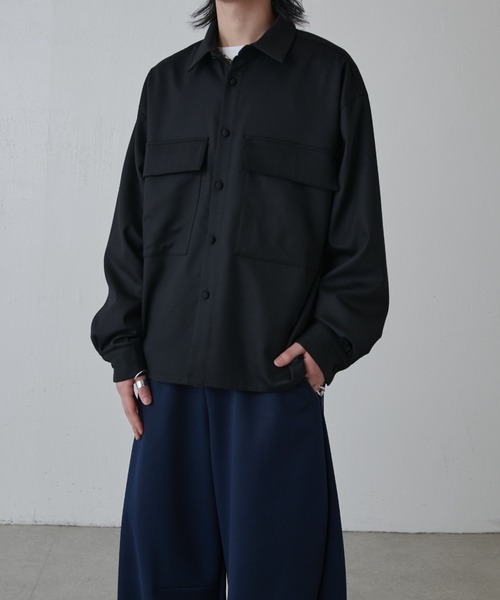 Lui's（ルイス）の「ダブルポケットオーバーシャツブルゾン（シャツ/ブラウス・メンズ・グレー/ブラック・M/S）」の4枚目の写真