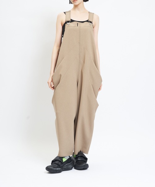 gomme(ゴム)の「ドレープサロペット(その他パンツ・レディース・ブラック/ベージュ・MEDIUM)」の2枚目の写真