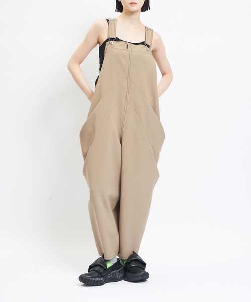 gomme(ゴム)の「ドレープサロペット(その他パンツ・レディース・ブラック/ベージュ・MEDIUM)」の4枚目の写真
