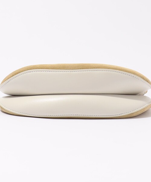 TOMORROWLAND (トゥモローランド)の「ADVENE THE SMALL DUET クロスボディバッグ(ショルダーバッグ・レディース・ライトベージュ・FREE)」の9枚目の写真