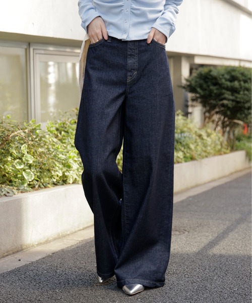 FREE'S MART（フリーズマート）の「◆【別注】ＳＯＭＥＴＨＩＮＧ　ＬＩＳＡワイドデニムパンツ（デニムパンツ・レディース・ネイビー/ブルー系その他5/ブルー・MEDIUM/SMALL/X-SMALL）」の2枚目の写真