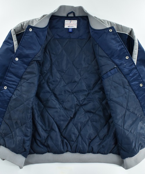 NBA/NFL/NHL/MLB(エヌビーエーエヌエフエルエヌエイチエルエムエルビー)の「【USED】Y2K G-III Apparel “MLB New York Yankees” ナイロン アワードジャケット(スタジャン・メンズ・ネイビー・X-LARGE)」の3枚目の写真