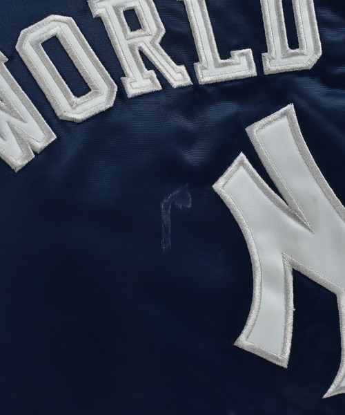 NBA/NFL/NHL/MLB(エヌビーエーエヌエフエルエヌエイチエルエムエルビー)の「【USED】Y2K G-III Apparel “MLB New York Yankees” ナイロン アワードジャケット(スタジャン・メンズ・ネイビー・X-LARGE)」の9枚目の写真