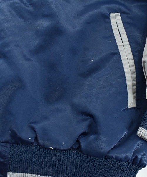 NBA/NFL/NHL/MLB(エヌビーエーエヌエフエルエヌエイチエルエムエルビー)の「【USED】Y2K G-III Apparel “MLB New York Yankees” ナイロン アワードジャケット(スタジャン・メンズ・ネイビー・X-LARGE)」の13枚目の写真