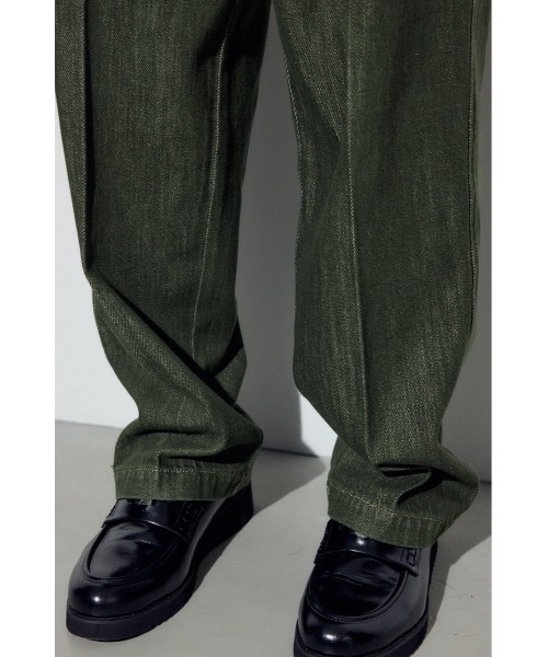 AZUL by moussy（アズールバイマウジー）の「リラックスデニムスラックス（デニムパンツ・メンズ・ワンウォッシュ/カーキ・MEDIUM/SMALL/LARGE）」の13枚目の写真