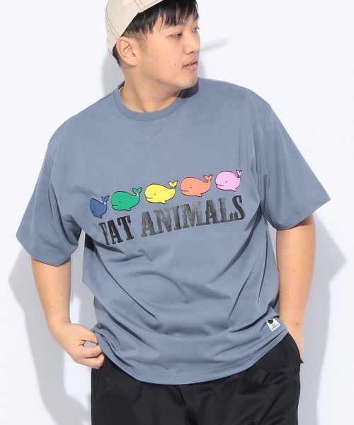 B&T CLUB(ビーティークラブ)の「Tシャツ 半袖 メンズ 大きいサイズ FAT ANIMALS クジラプリント クルーネック B&T CLUB (ビーアンドティークラブ)(Tシャツ/カットソー・メンズ・ブルー/ブラック・X3(6L~7L)/X2(4L~5L)/X1(3L~4L))」の1枚目の写真
