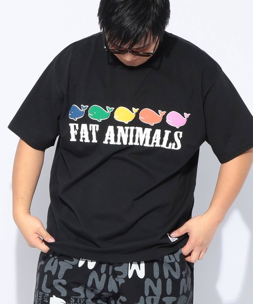 B&T CLUB(ビーティークラブ)の「Tシャツ 半袖 メンズ 大きいサイズ FAT ANIMALS クジラプリント クルーネック B&T CLUB (ビーアンドティークラブ)(Tシャツ/カットソー・メンズ・ブルー/ブラック・X3(6L~7L)/X2(4L~5L)/X1(3L~4L))」の2枚目の写真