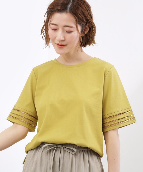 grove(グローブ)の「【二の腕カバー/UV】袖口透かし刺繍Tシャツ(Tシャツ/カットソー・レディース・ブラック/スモーキーグリーン系/レッド系/オフホワイト・02/03/01/04/05)」の4枚目の写真