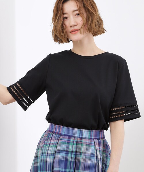 grove(グローブ)の「【二の腕カバー/UV】袖口透かし刺繍Tシャツ(Tシャツ/カットソー・レディース・ブラック/スモーキーグリーン系/レッド系/オフホワイト・02/03/01/04/05)」の3枚目の写真
