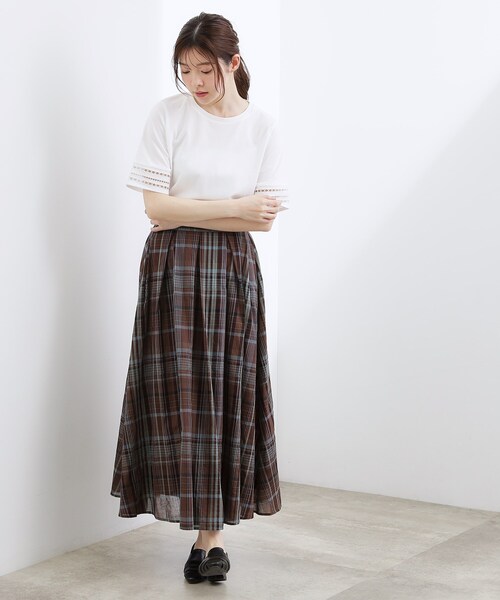 grove(グローブ)の「【二の腕カバー/UV】袖口透かし刺繍Tシャツ(Tシャツ/カットソー・レディース・ブラック/スモーキーグリーン系/レッド系/オフホワイト・02/03/01/04/05)」の7枚目の写真