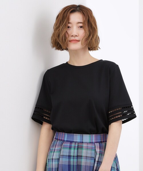 grove(グローブ)の「【二の腕カバー/UV】袖口透かし刺繍Tシャツ(Tシャツ/カットソー・レディース・ブラック/スモーキーグリーン系/レッド系/オフホワイト・02/03/01/04/05)」の9枚目の写真