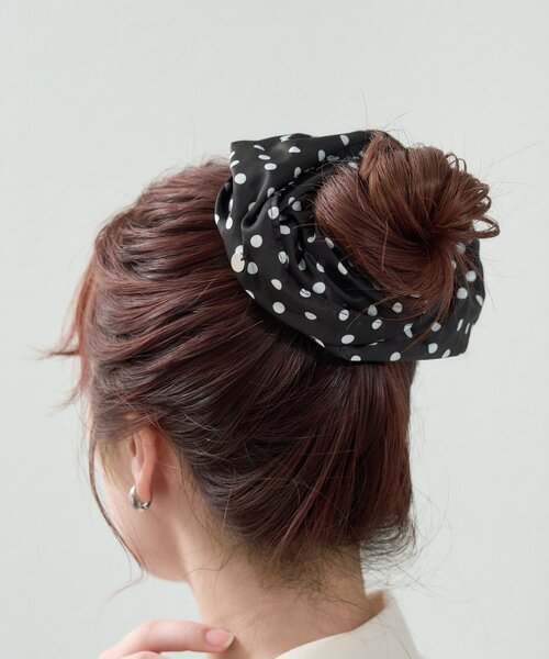 mystic(ミスティック)の「チャーム付きBIGドットシュシュ(シュシュ・レディース・オフホワイト/ブラック・ONE SIZE)」の12枚目の写真