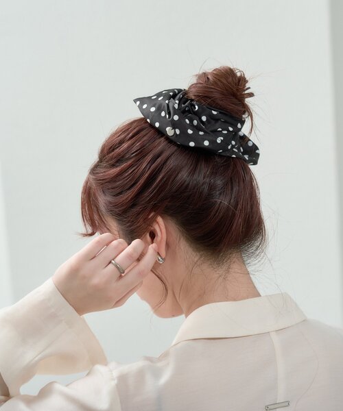 mystic(ミスティック)の「チャーム付きBIGドットシュシュ(シュシュ・レディース・オフホワイト/ブラック・ONE SIZE)」の14枚目の写真