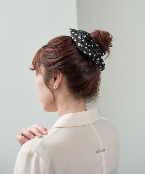 mystic(ミスティック)の「チャーム付きBIGドットシュシュ(シュシュ・レディース・オフホワイト/ブラック・ONE SIZE)」の15枚目の写真