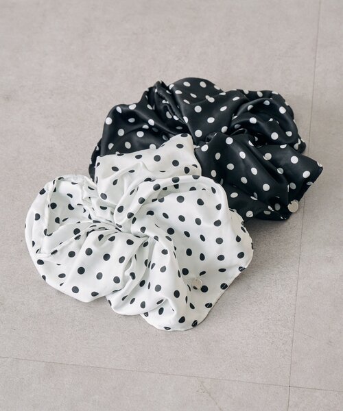 mystic(ミスティック)の「チャーム付きBIGドットシュシュ(シュシュ・レディース・オフホワイト/ブラック・ONE SIZE)」の16枚目の写真