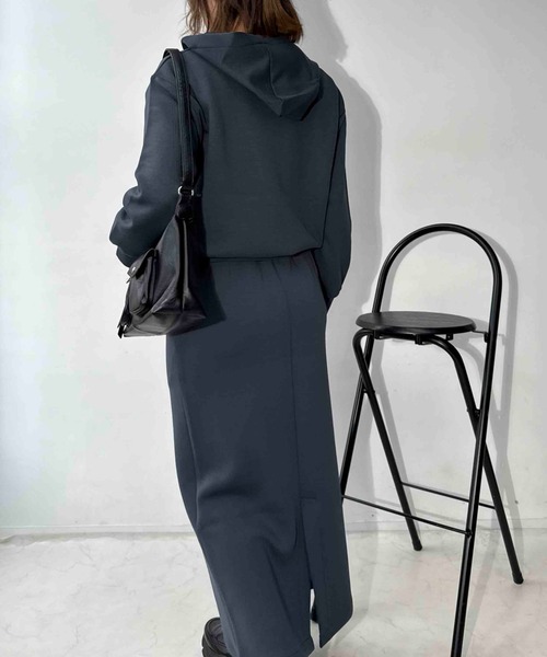 AS KNOW AS plus（アズノゥアズプラス）の「〇スフレ Iラインタイトロングスカート  セットアップ対応アイテム（スカート・レディース・ネイビー/杢グレー/チャコールグレー・FREE）」の21枚目の写真