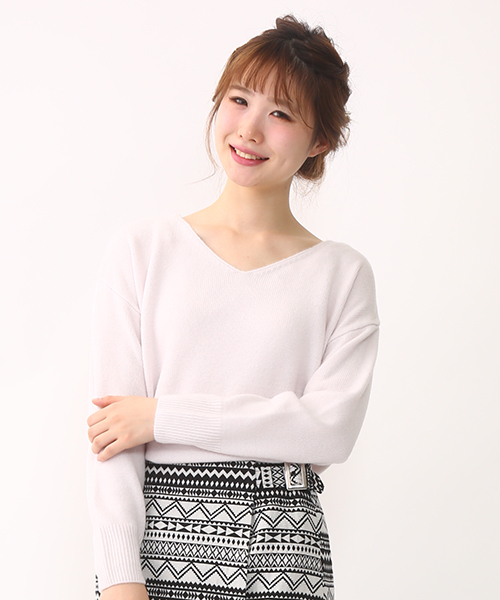 one after another NICE CLAUP（ワンアフターアナザーナイスクラップ）の「【ナイスクラップ】シンプルＶネックニット（ニット/セーター・レディース・アイボリー/ミント/ライトグレー/チャコールグレー・FREE）」の4枚目の写真