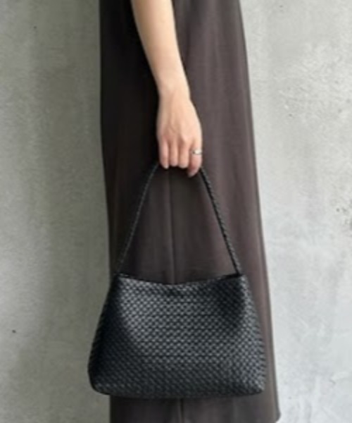 Eclat one(エクラワン)の「【Eclat one】編み込み デザイン ワンショルダー バッグ(ショルダーバッグ・レディース・ブラック/ブルー/ホワイト・FREE)」の2枚目の写真