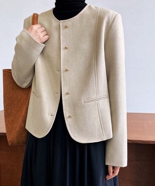 CHUN CHUN NOTES(チュンチュンノーツ)の「26SS/上品見えする金ボタンノーカラージャケット(ノーカラージャケット・レディース・グレー/ベージュ・F)」の1枚目の写真
